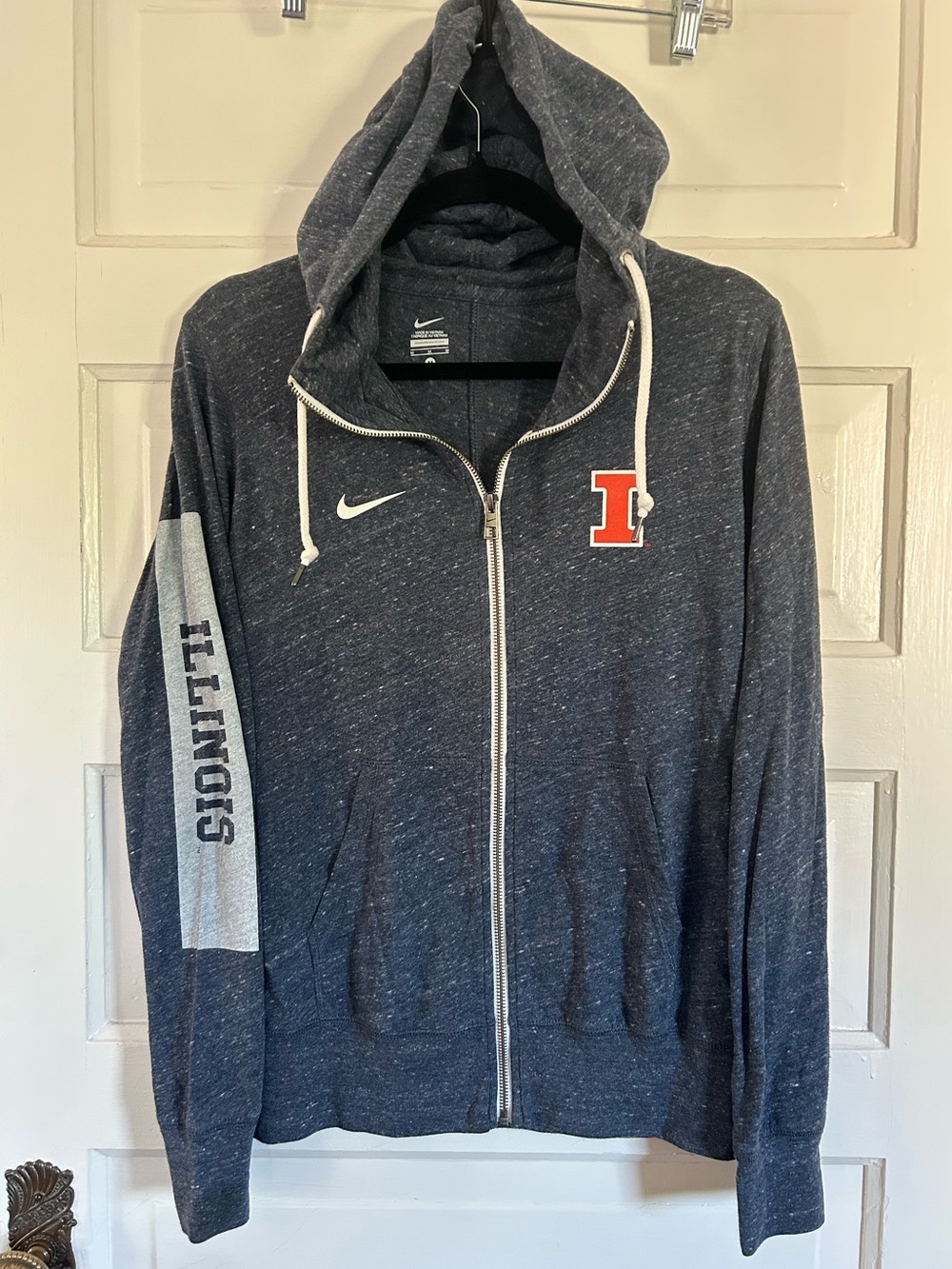 Nike Women’s University of Illinois Navy Zip Hoodie w/Pockets. Size Medium